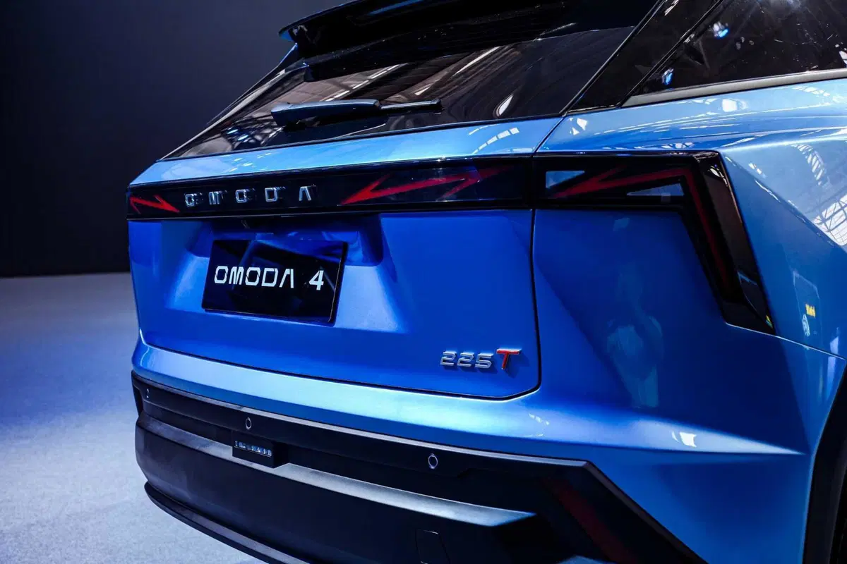 Omoda 4: la SUV cinese dal design futuristico pronta a sfidare i big europei, da circa 20.000 euro (5)
