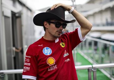 F1. “Voglio riportare la Ferrari al top”: Charles Leclerc giura amore eterno alla Rossa