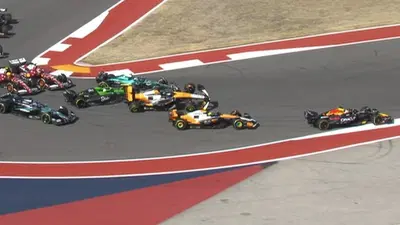 Caos McLaren nella Sprint di Austin, Norris difende Piastri: &ldquo;Non pu&ograve; essere colpa sua&rdquo;. Stella accusa Hulkenberg