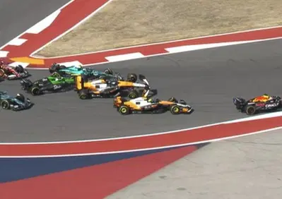 Caos McLaren nella Sprint di Austin, Norris difende Piastri: “Non può essere colpa sua”. Stella accusa Hulkenberg