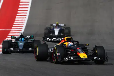 F1. Verstappen domina la Sprint di Austin con Russell sul podio, ma Sainz sorprende: "Williams costante e nella mischia per la vittoria"