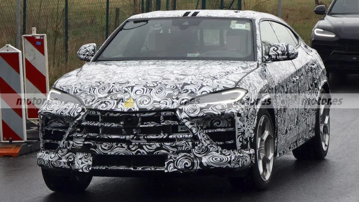 Lamborghini sta per fare uscire un SUV che sfida Ferrari: 1.000 CV e un motore ibrido invidiabile (5)