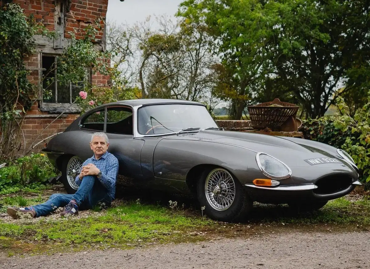La Jaguar E-Type di Mr Bean &egrave; in vendita. Ma &egrave; una questione seria