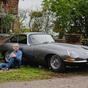La Jaguar E-Type di Mr Bean è in vendita. Ma è una questione seria
