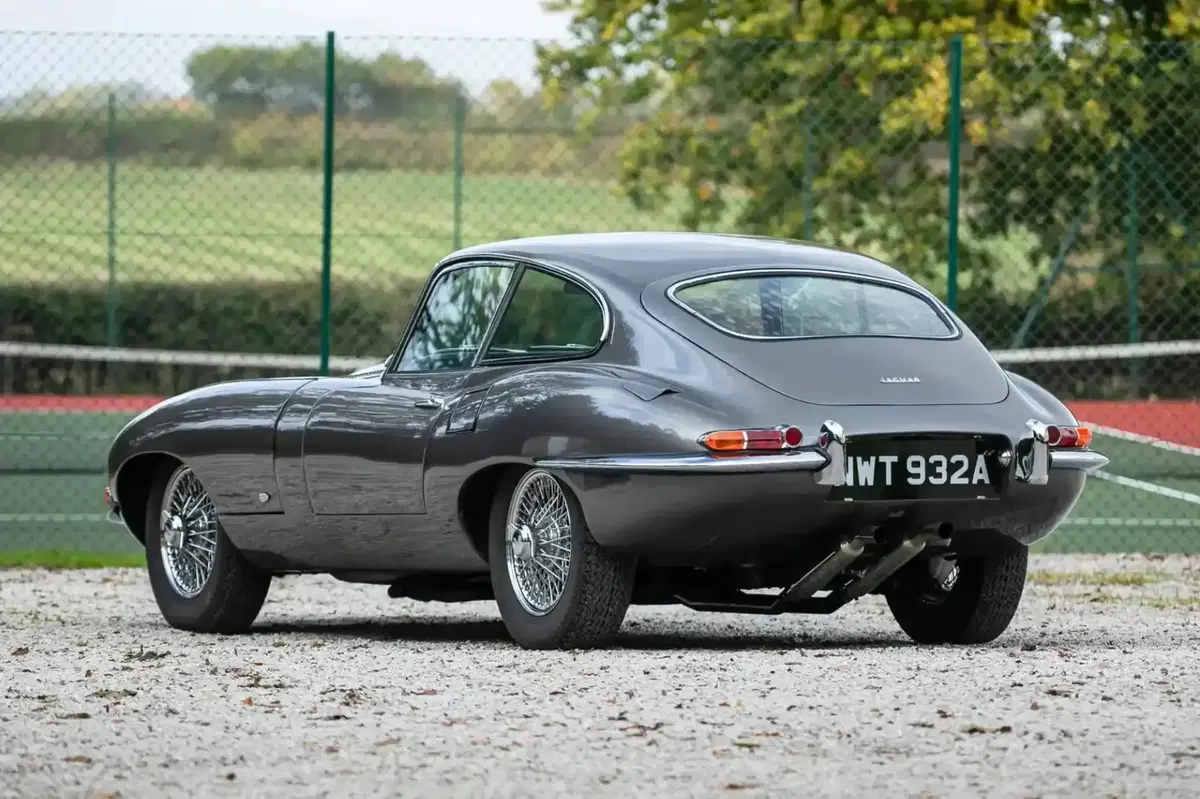 La Jaguar E-Type di Mr Bean è in vendita. Ma è una questione seria (2)