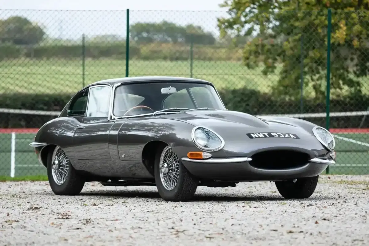 La Jaguar E-Type di Mr Bean è in vendita. Ma è una questione seria (3)