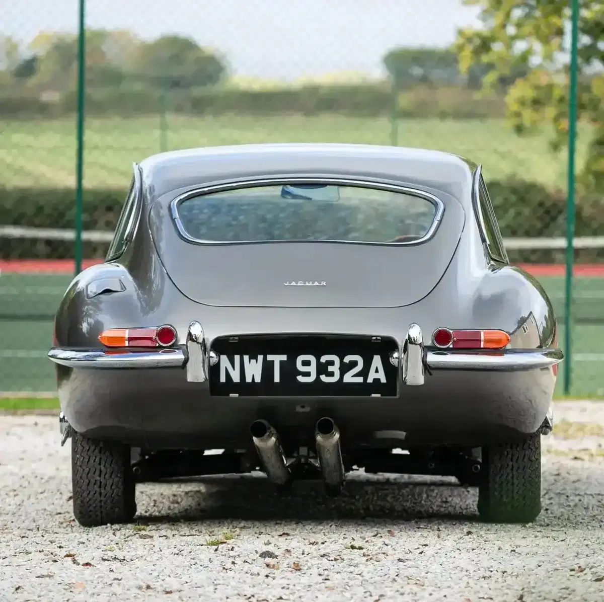 La Jaguar E-Type di Mr Bean è in vendita. Ma è una questione seria (4)