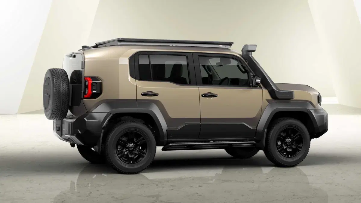 Toyota Land Cruiser FJ 2026, ora è ufficiale: il ritorno dello spirito originale, tra libertà e avventura (7)
