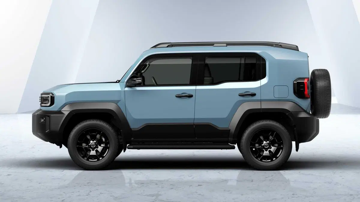 Toyota Land Cruiser FJ 2026, ora è ufficiale: il ritorno dello spirito originale, tra libertà e avventura (13)
