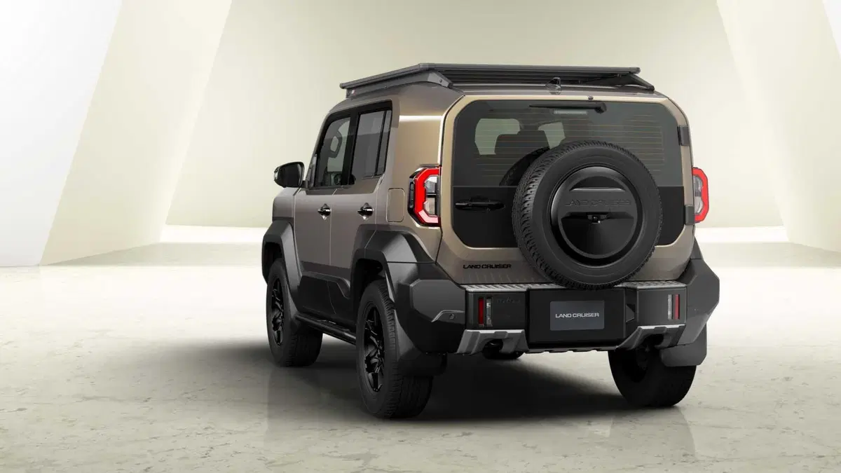 Toyota Land Cruiser FJ 2026, ora è ufficiale: il ritorno dello spirito originale, tra libertà e avventura (14)