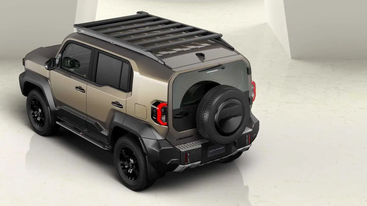Toyota Land Cruiser FJ 2026, ora è ufficiale: il ritorno dello spirito originale, tra libertà e avventura (15)