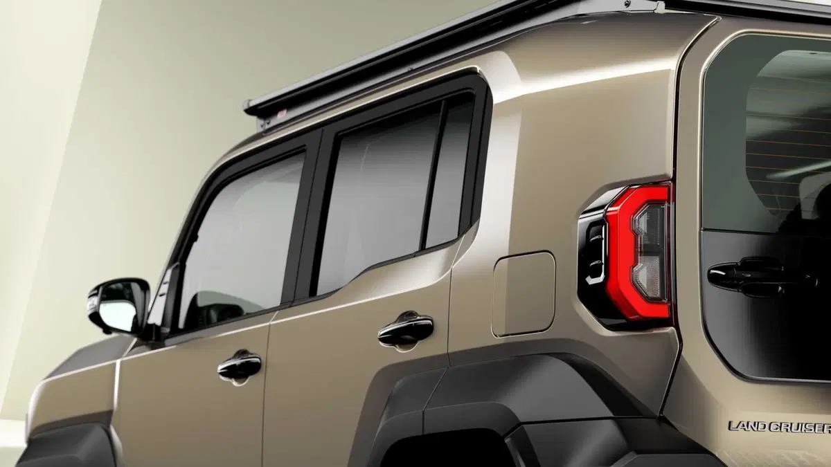 Toyota Land Cruiser FJ 2026, ora è ufficiale: il ritorno dello spirito originale, tra libertà e avventura (21)