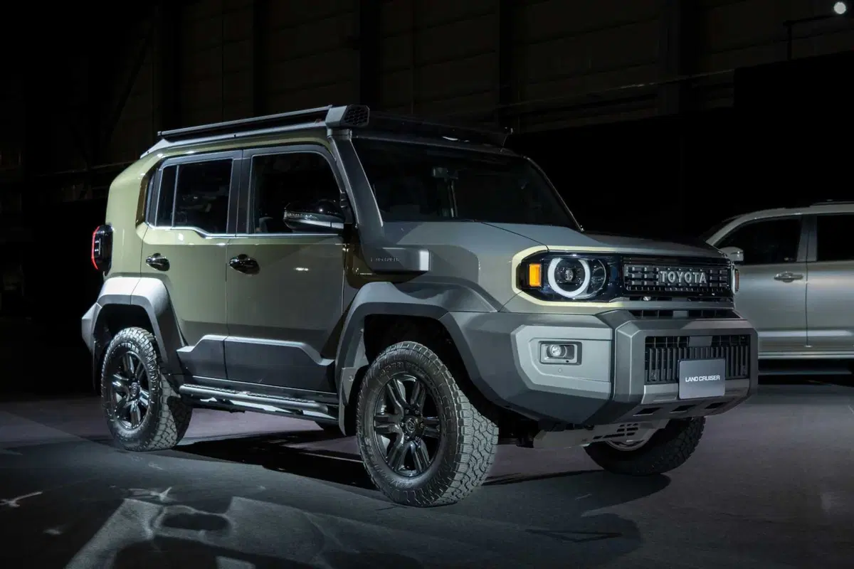 Toyota Land Cruiser FJ 2026, ora è ufficiale: il ritorno dello spirito originale, tra libertà e avventura (37)