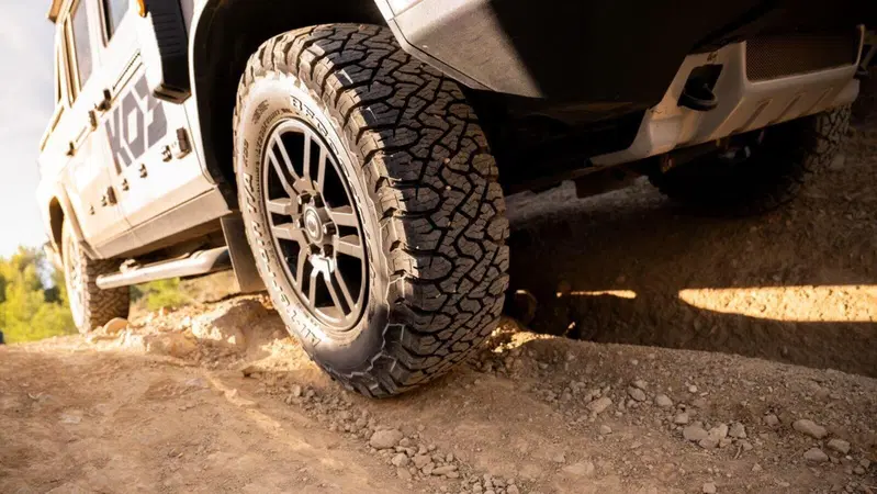 Nuovo BF Goodrich all terrain Ko3 aggredisce l'asfalto, non teme lo sterrato