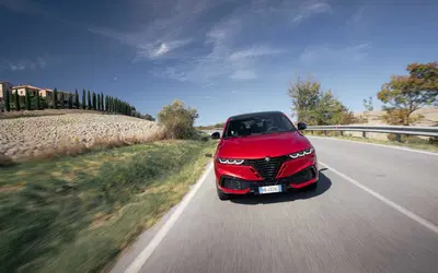 Nuova Alfa Romeo Tonale 2025: ordini aperti da 199&euro; al mese, tutti i prezzi e novit&agrave; del SUV italiano