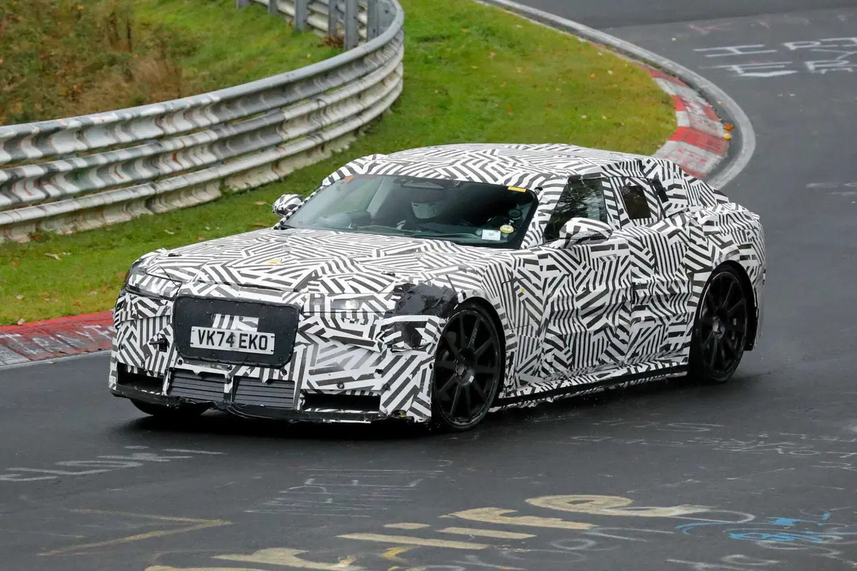 Jaguar Type 00: primi avvistamenti al Nürburgring per la nuova Gran Turismo elettrica del marchio britannico (9)