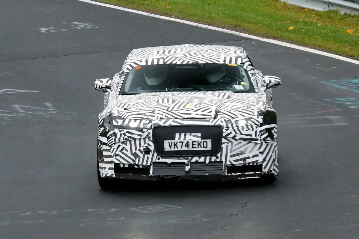 Jaguar Type 00: primi avvistamenti al Nürburgring per la nuova Gran Turismo elettrica del marchio britannico (12)