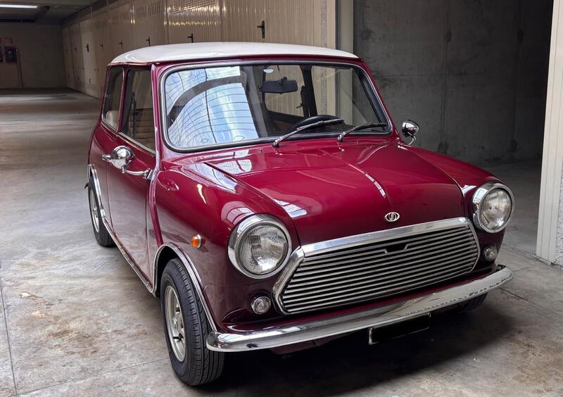 Innocenti Mini Cooper 1.000 Vetroned'epoca del 1970 a Milano
