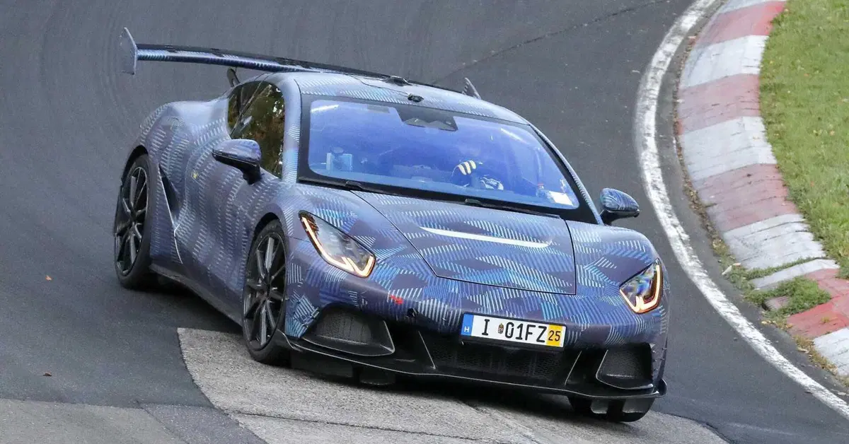 Avvistata l'elettrica sportiva cinese che vuole sfidare Porsche: ecco la Denza Z [Foto Spia]