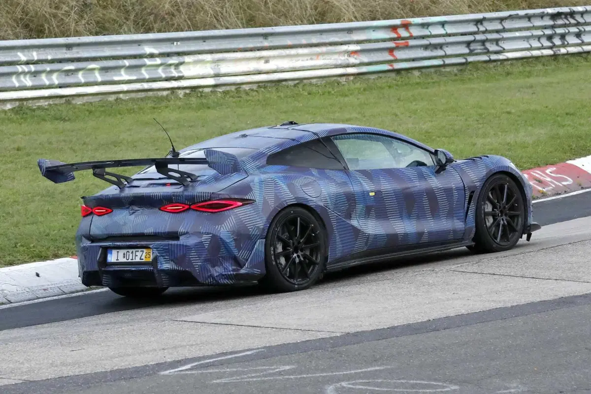 Avvistata l'elettrica sportiva cinese che vuole sfidare Porsche: ecco la Denza Z [Foto Spia] (3)