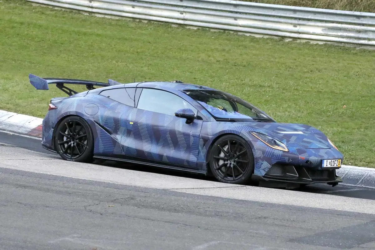 Avvistata l'elettrica sportiva cinese che vuole sfidare Porsche: ecco la Denza Z [Foto Spia] (15)