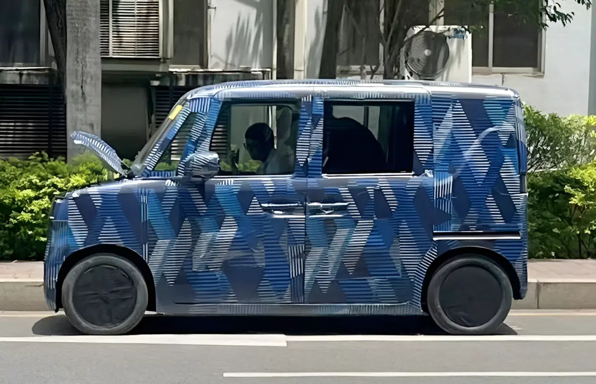 BYD sfida il Giappone: arriva la mini elettrica che promette di “raffreddare la Terra” di 1°C