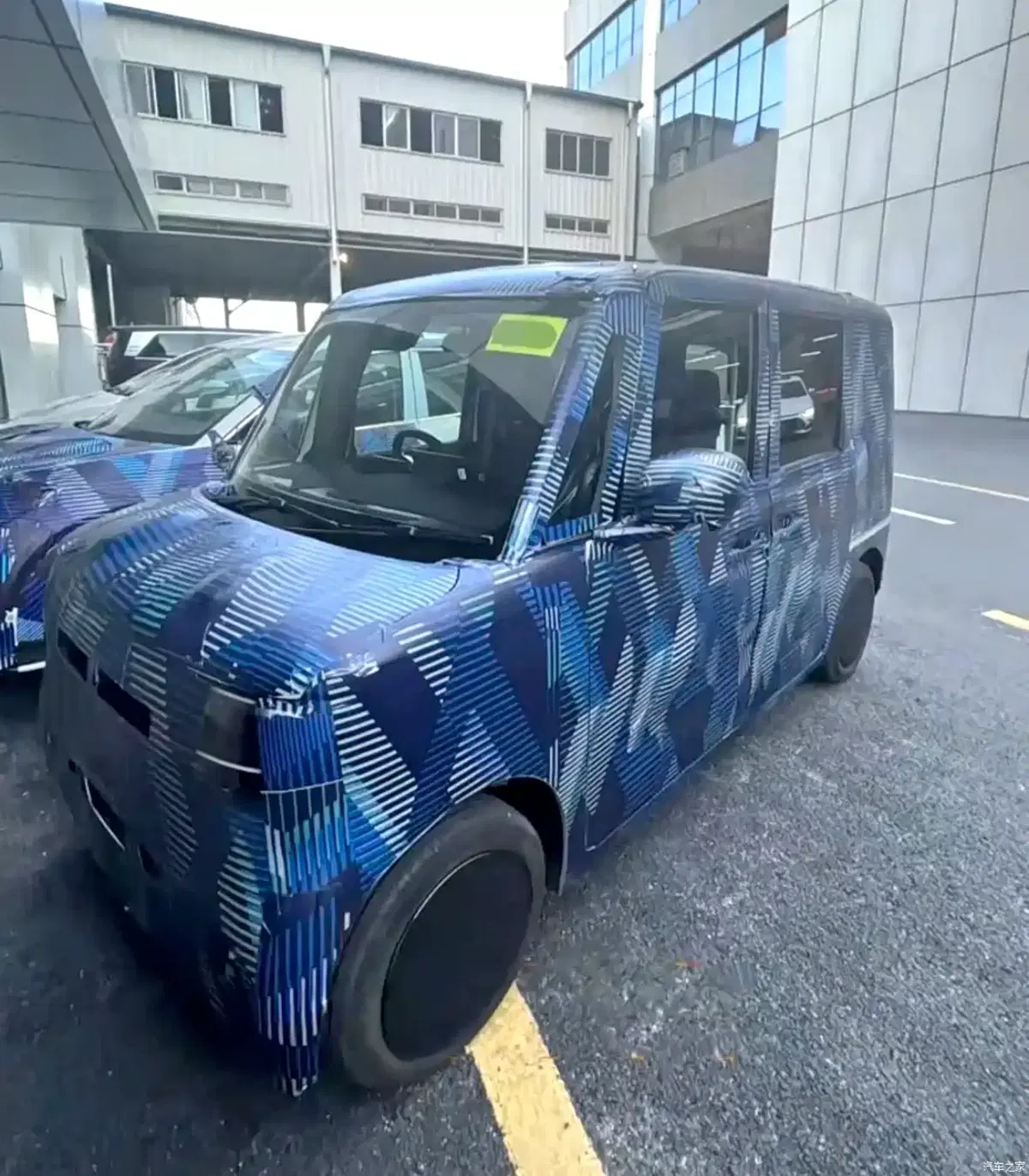 BYD sfida il Giappone: arriva la mini elettrica che promette di “raffreddare la Terra” di 1°C (4)