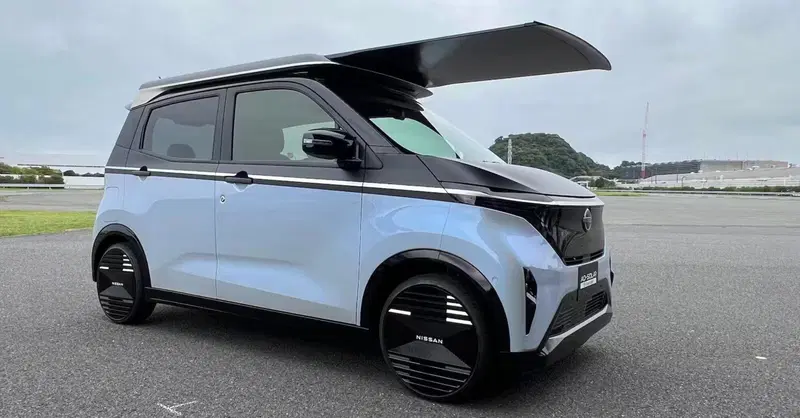 Nissan rivoluziona l&rsquo;elettrico: ecco l&rsquo;auto che si ricarica da sola con il sole