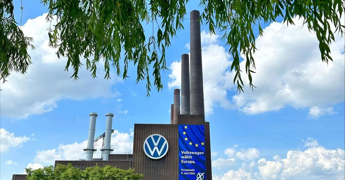 Volkswagen chiede aiuti per l'elettrico mentre taglia 46.500 posti: "Dateci incentivi o affondiamo"