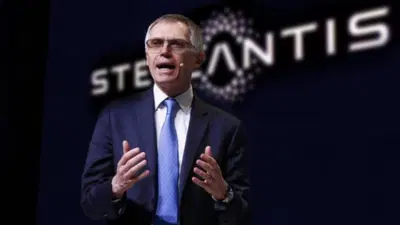 "&Egrave; contro l'interesse dei miei nipoti": Carlos Tavares svela perch&eacute; ha lasciato Stellantis per colpa delle auto elettriche
