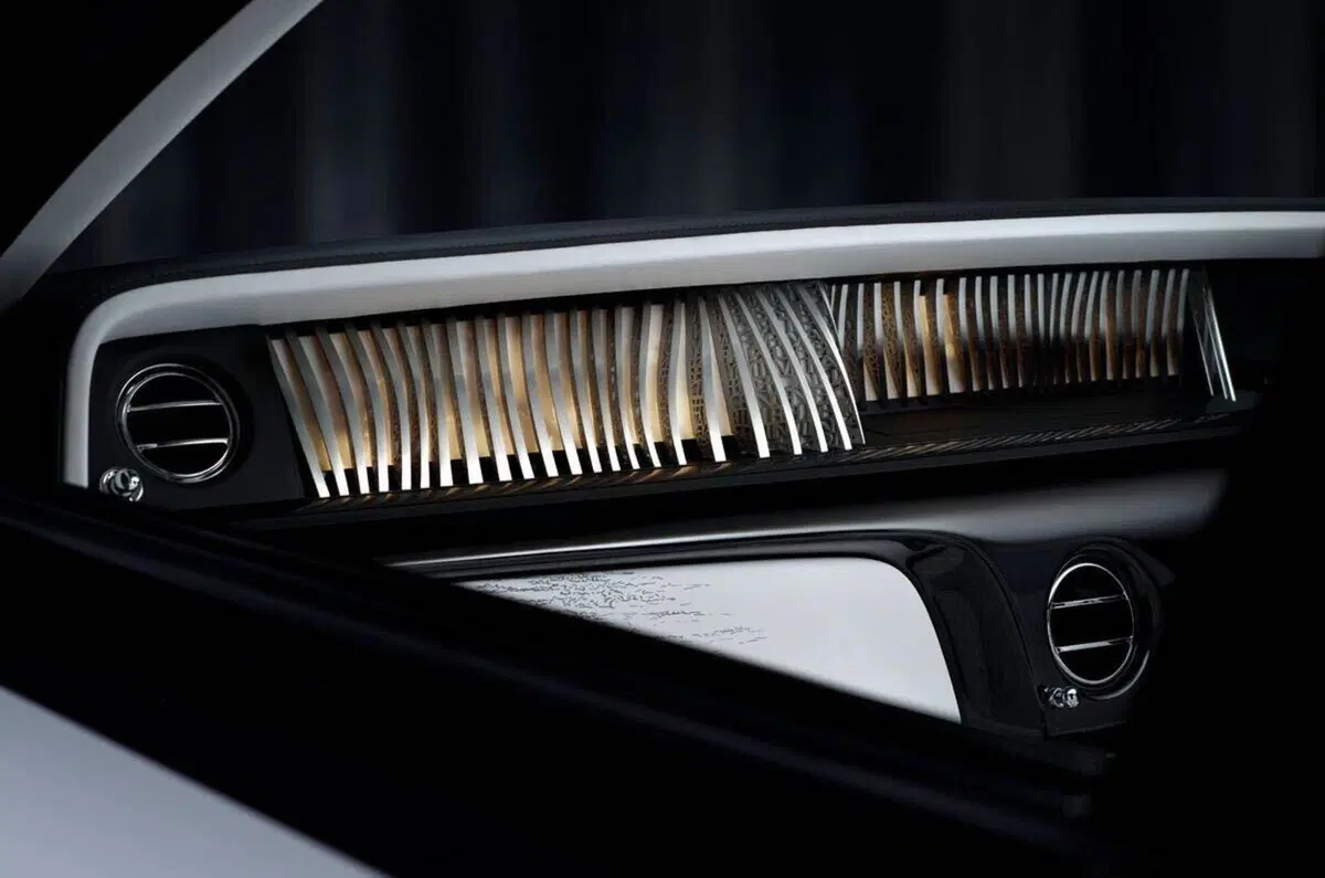 Rolls-Royce Phantom Centenary: l’auto da 2,5 milioni che celebra 100 anni di lusso estremo (15)