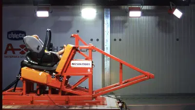 Sicurezza bambini in auto: cosa rischi senza il seggiolino giusto, lo mostrano i crash test