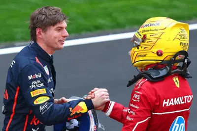 F1. &ldquo;Devono essere spietati&rdquo;: il consiglio di Lewis Hamilton a Oscar Piastri e Lando Norris per la lotta contro Max Verstappen