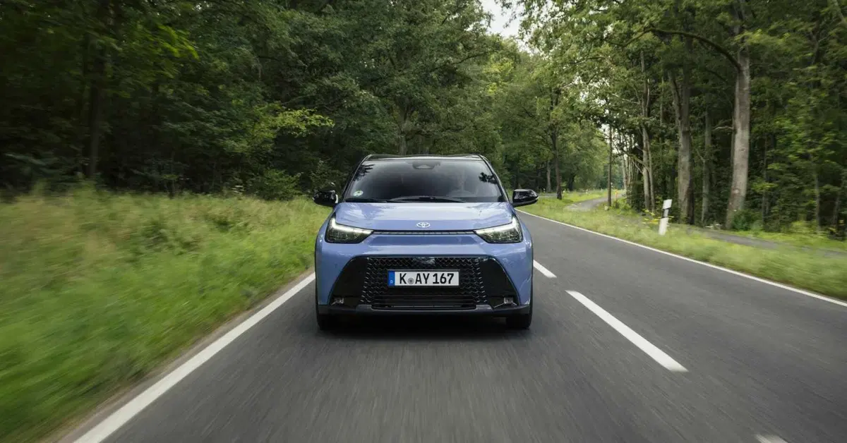 Sistema ibrido Toyota Aygo X: come funziona l'eCVT e perch&eacute; consuma solo 3,7 litri/100 km
