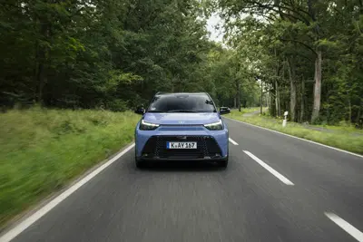 Sistema ibrido Toyota Aygo X: come funziona l'eCVT e perch&eacute; consuma solo 3,7 litri/100 km