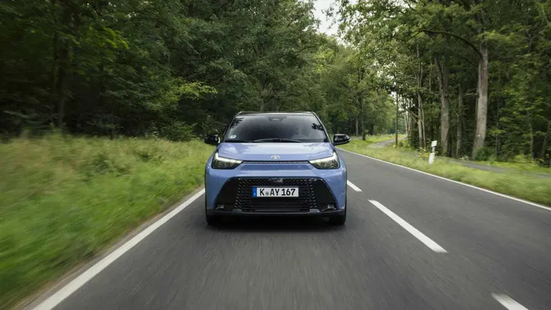 Sistema ibrido Toyota Aygo X: come funziona l'eCVT e perch&eacute; consuma solo 3,7 litri/100 km