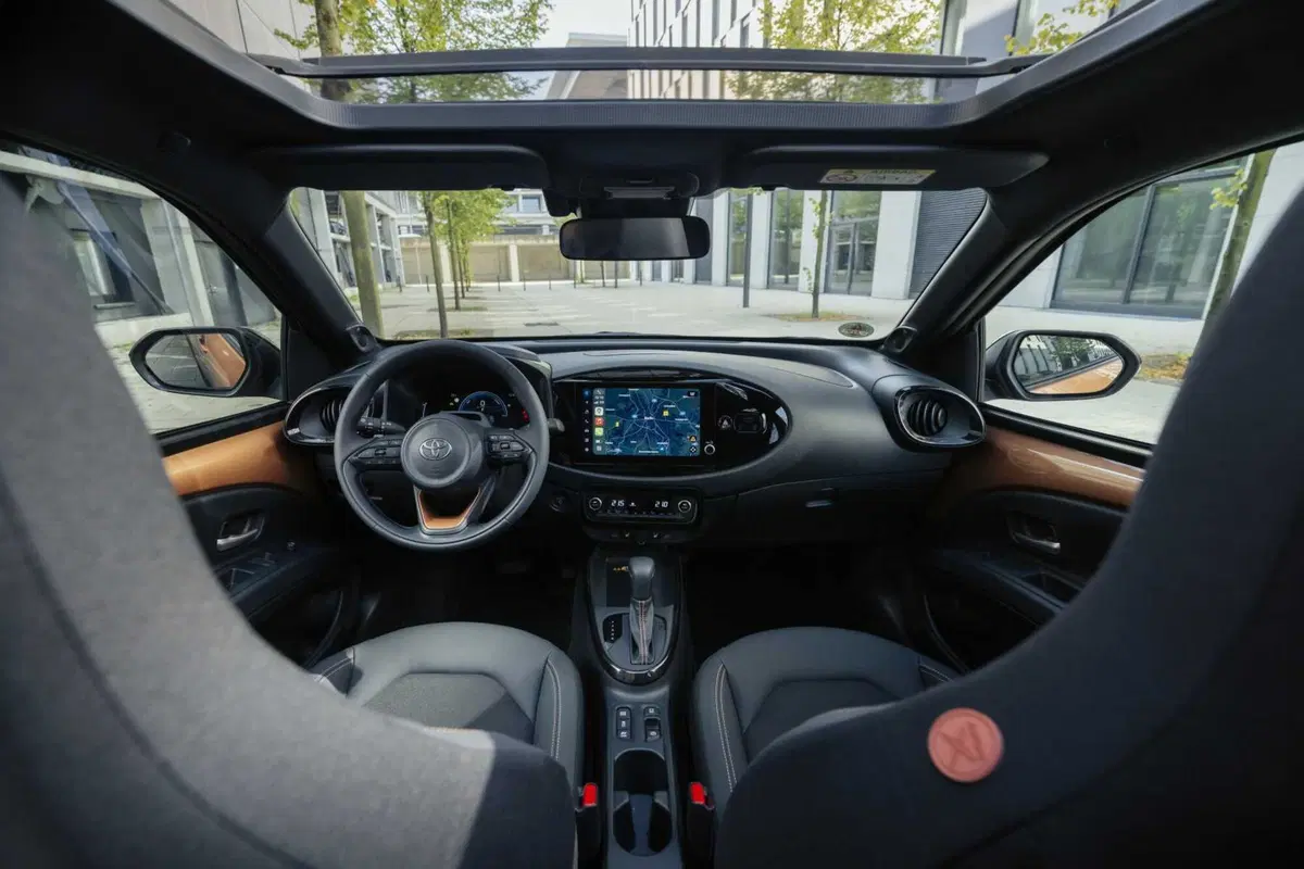 Nuova Toyota Aygo X hybrid 2025: rivoluzione nel segmento A con prezzi da 17.950€ (2)