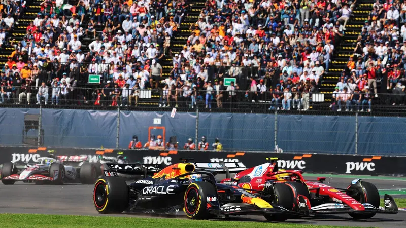 Formula 1. "Solo io penalizzato!": Hamilton furioso dopo il GP del Messico, attacco alla FIA e a Verstappen