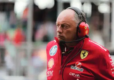 F1. “Verstappen ha tagliato nell'erba per 100 metri”: Fred Vasseur punge sulla penalità ad Hamilton in Messico