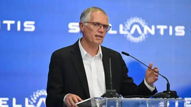 Stellantis, la previsione dell'ex CEO Carlos Tavares: &ldquo;Tesla potrebbe uscire dal mercato auto entro dieci anni. BYD la sta battendo per efficienza&rdquo;