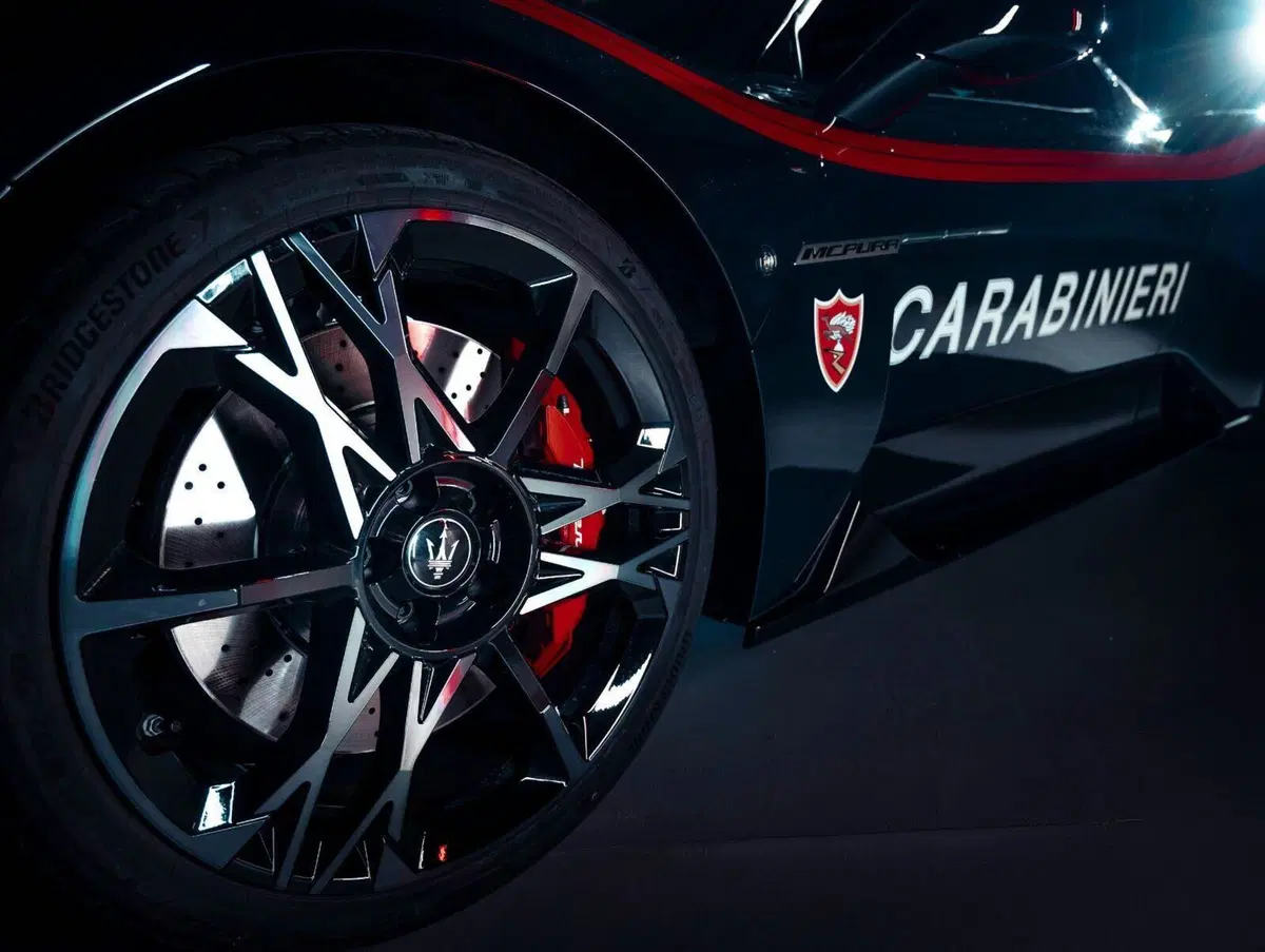 Maserati e Alfa Romeo al servizio: consegnate ai Carabinieri le nuove vetture per il trasporto urgente di organi e sangue (2)