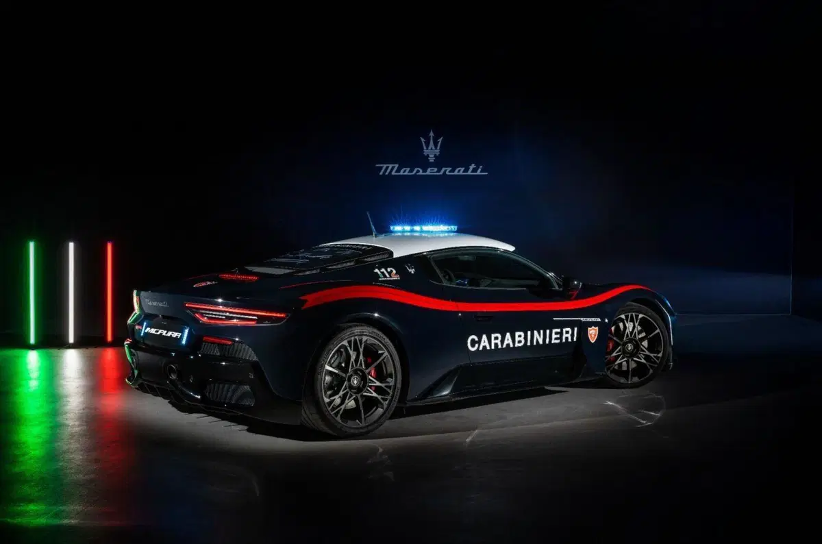 Maserati e Alfa Romeo al servizio: consegnate ai Carabinieri le nuove vetture per il trasporto urgente di organi e sangue (7)
