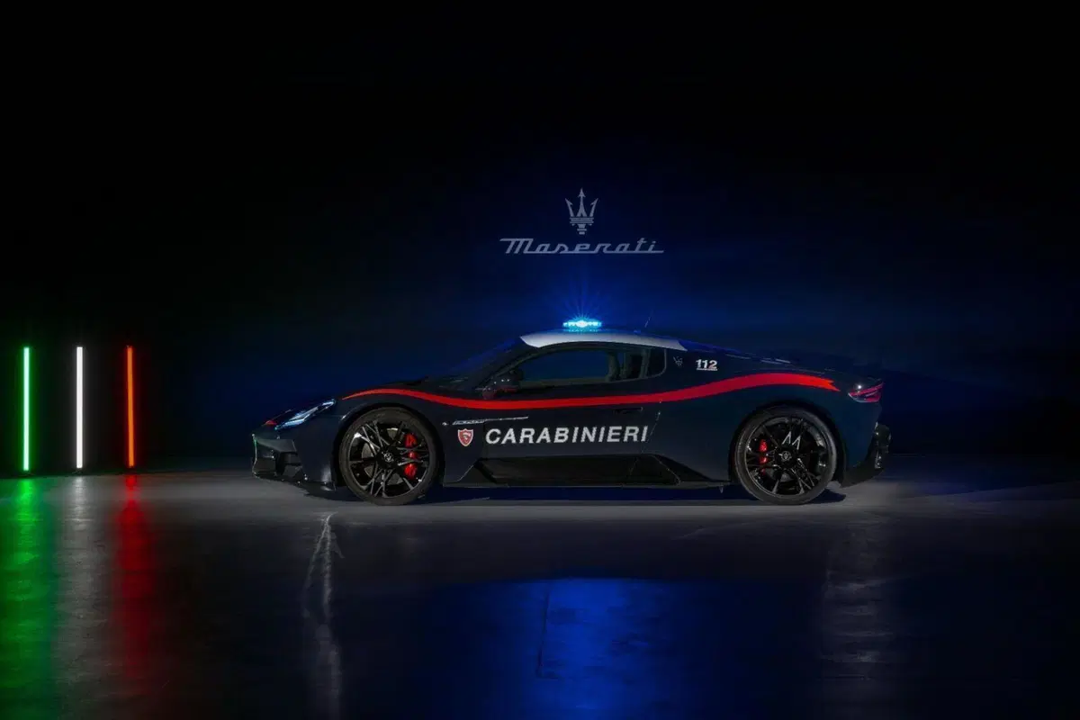 Maserati e Alfa Romeo al servizio: consegnate ai Carabinieri le nuove vetture per il trasporto urgente di organi e sangue (9)
