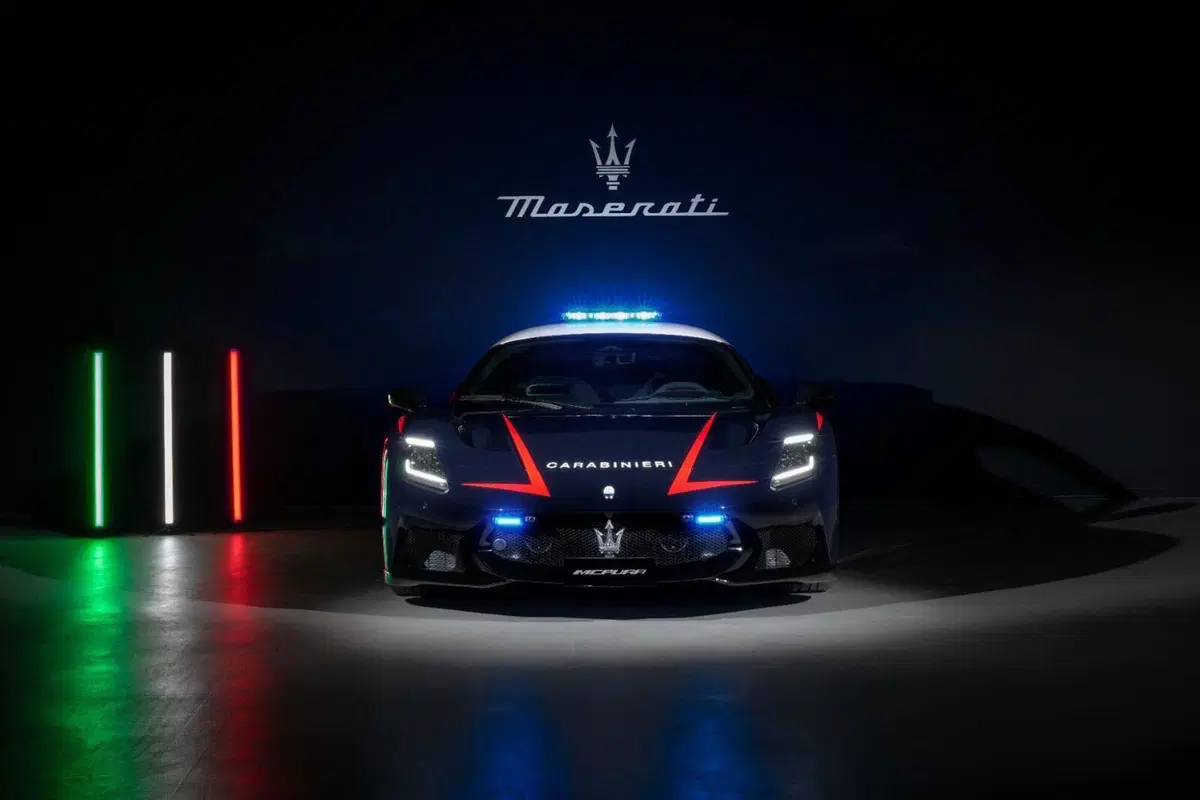 Maserati e Alfa Romeo al servizio: consegnate ai Carabinieri le nuove vetture per il trasporto urgente di organi e sangue (10)