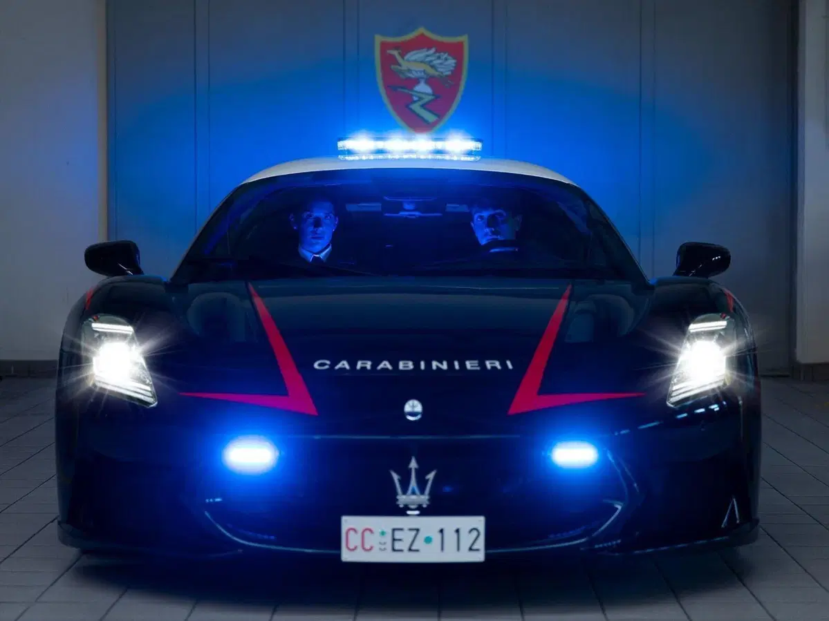 Maserati e Alfa Romeo al servizio: consegnate ai Carabinieri le nuove vetture per il trasporto urgente di organi e sangue (14)