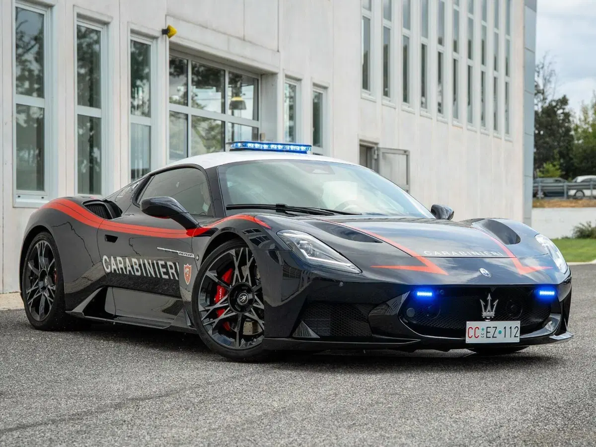 Maserati e Alfa Romeo al servizio: consegnate ai Carabinieri le nuove vetture per il trasporto urgente di organi e sangue (15)