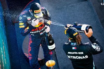 F1, Norris spiazza tutti: "La lotta al titolo nel 2021 tra Verstappen e Hamilton era pi&ugrave; semplice di quella che sto affrontando oggi". Ecco perch&eacute;