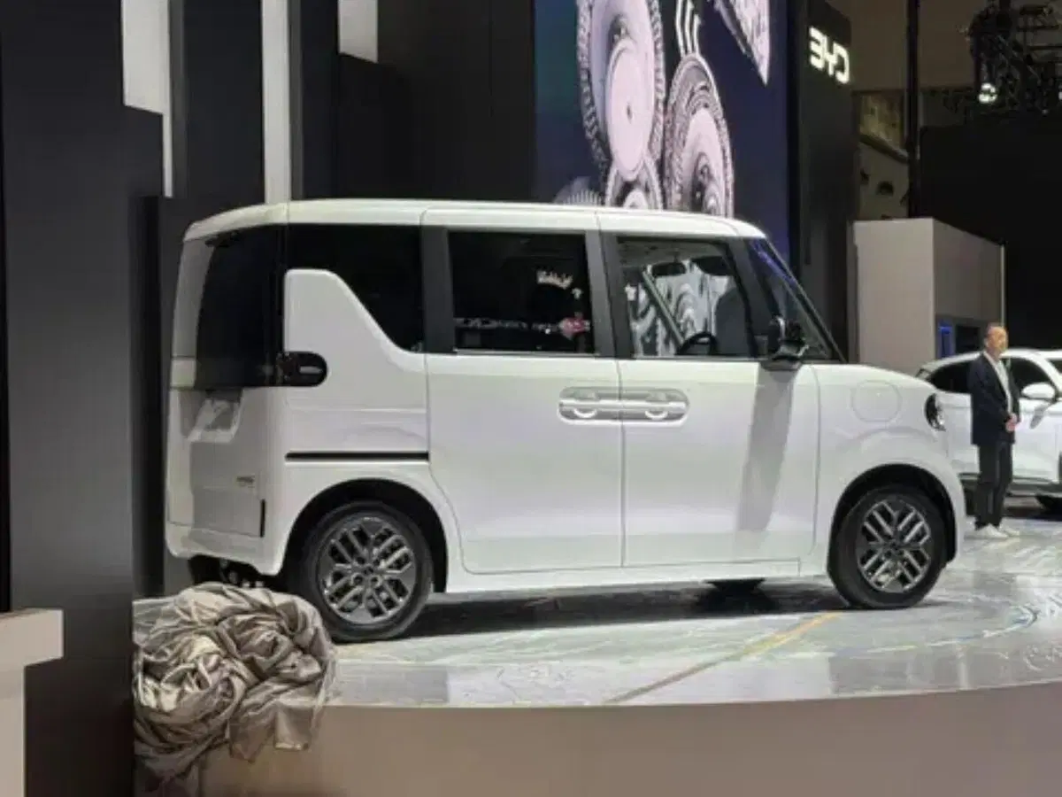BYD sfida il Giappone con una K-Car da 17.000 dollari: ecco la Racco elettrica (5)
