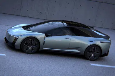 Nuova Toyota Corolla: il ritorno al Japan Mobility Show tra design audace e tante anime ibride