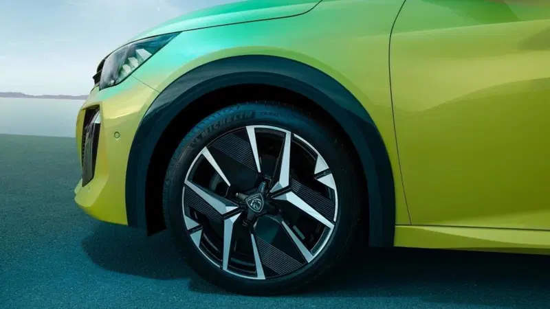 Nuova Peugeot 208: sar&agrave; la prima elettrica con piattaforma STLA-Small, fino a 500 km per meno di 25.000 euro